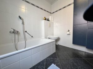 Badezimmer EG mit Wanne